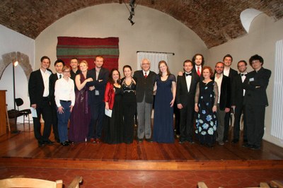 Udo Reinemann and Maciej Pikulski with their young talents after the concert