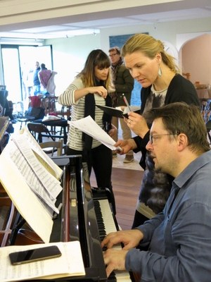 Julien Joubert et une des participantes