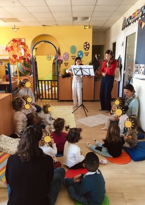 Iris et Ria à la creche : soleils