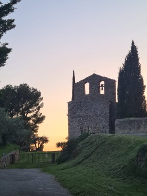 Chapelle Saint Victor au coucher du soleil.jpeg