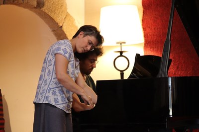 Anne Le Bozec avec Joseph au piano.JPG